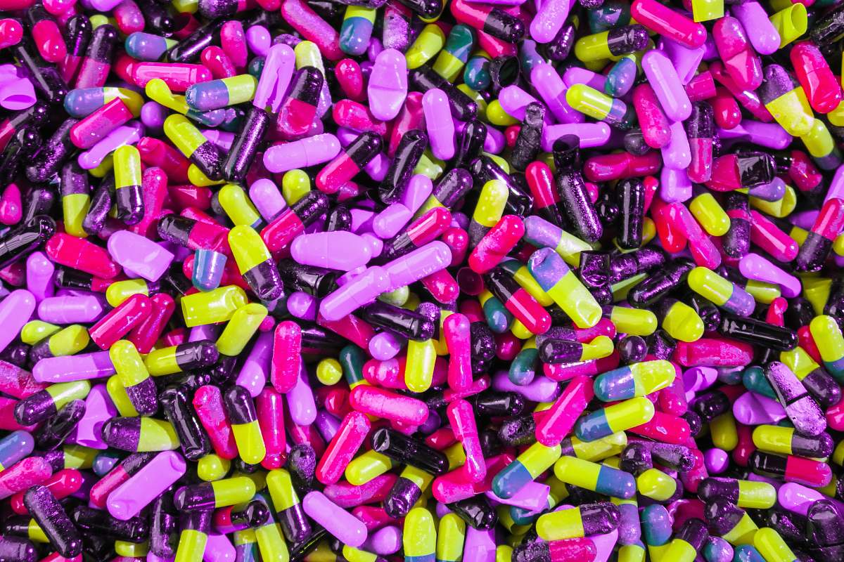 los angeles assorted-color medication capsule lot united states